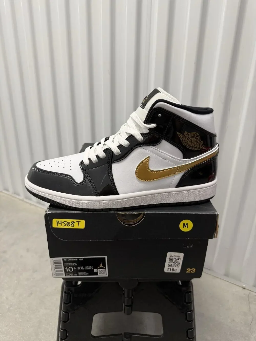 Nike Air Jordan 1 Black Gold Black White Size 10.5 Men's - 852542-007